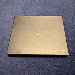 Doucce Eyeshadow Palette - Black & Gold Case